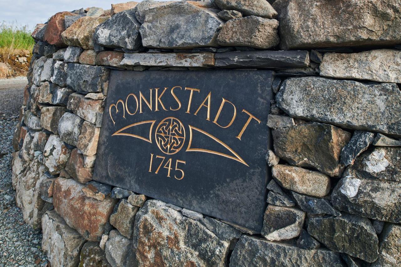 Monkstadt 1745 Restaurant With Rooms Портри Екстериор снимка